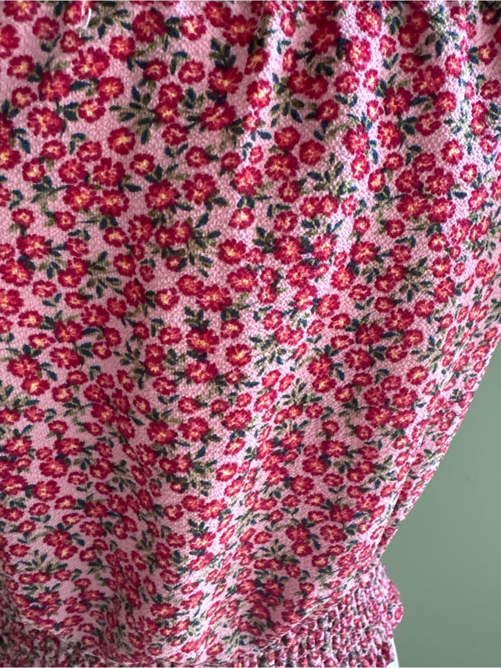 Monteau Pink Floral Smocked Crop Top w/short flutter sleeves. Small. Great shape - Picture 5 of 15